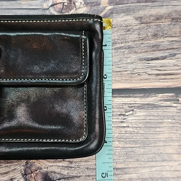 COACH BLACK LEATHER BUCKLE POCKET WRISTLET - Picture 16 of 16